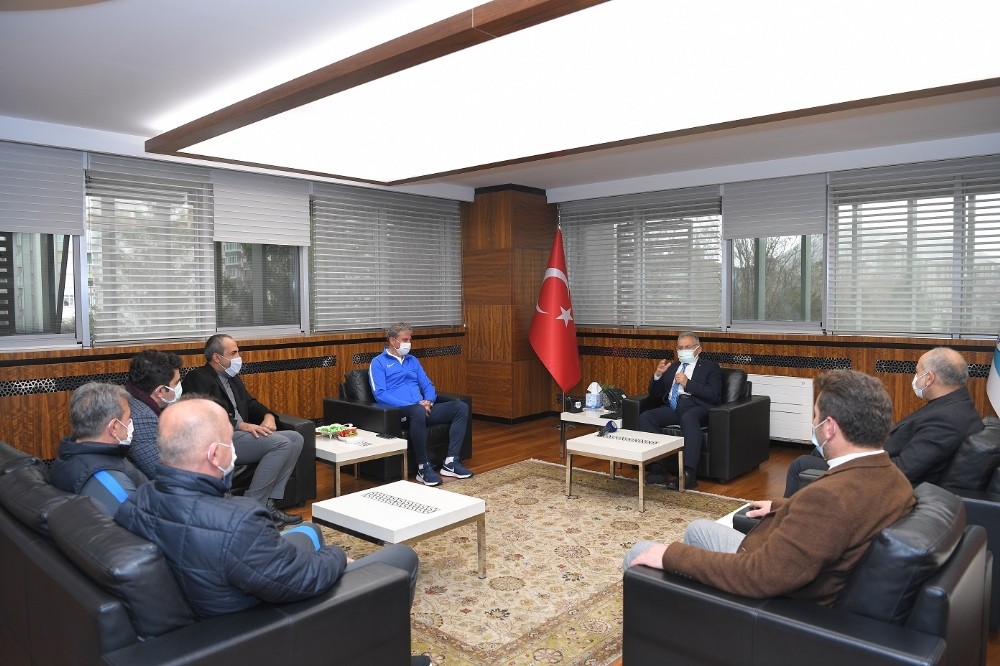 Kayserispor´un yeni hocası Hamza Hamzaoğlu, Başkan Büyükkılıç´ı ziyaret etti
