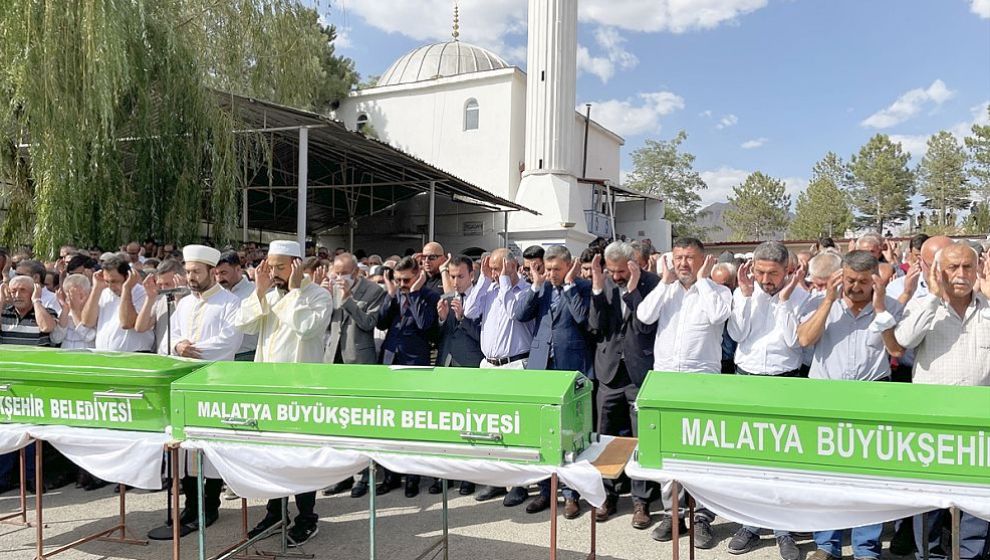 Kazada Ölenler Hekimhan'da Toprağa Veriliyor