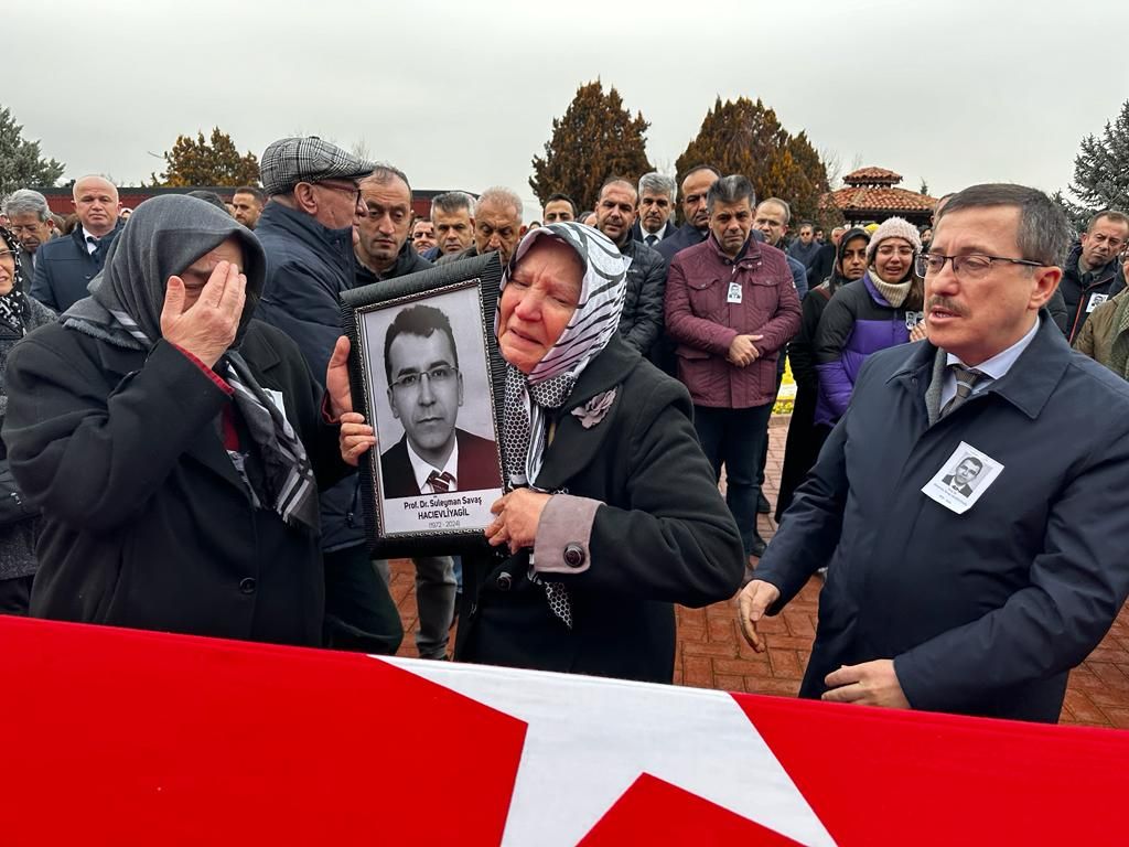 Kazada ortaya çıkan gerçek! Profesör Hacıevliyagil son yolculuğuna uğurlandı