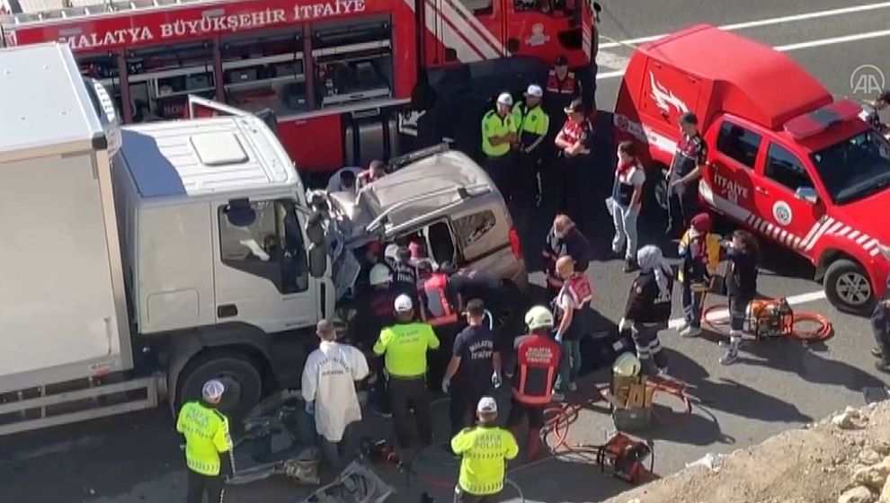 Kazada Yok Olan Aile Cenazeden Dönüyormuş