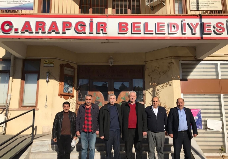 Kemaliye Belediye Başkanı Mehmet Karaman, Arapgir Belediye Başkanı Haluk Cömertoğlu'nu makamında ziyaret etti.