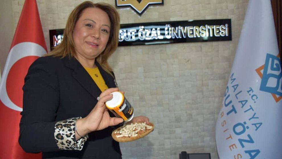 Kendini 'Yılın Rektörü' Seçtirdiği Çakma Anket de Uçmuş!.