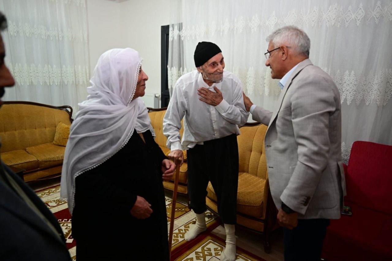 Kentsel Dönüşümle İnşa Edilen Konutlarda Yaşam Başladı, İlk Misafir Başkan Güder