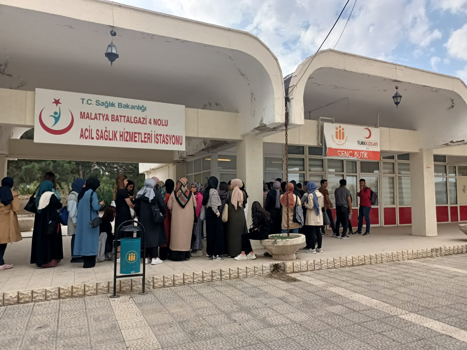 Kızılay BUTİK Önünde Uzun Kuyruklar Oluştu