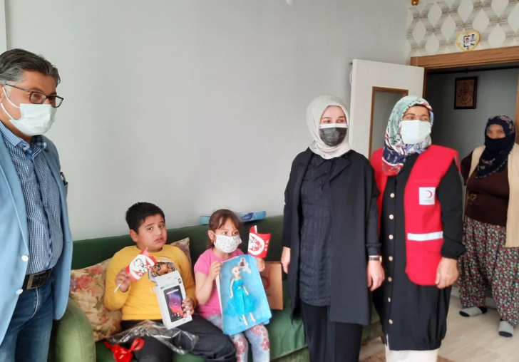 Kızılay'da Çocukları Unutmadı