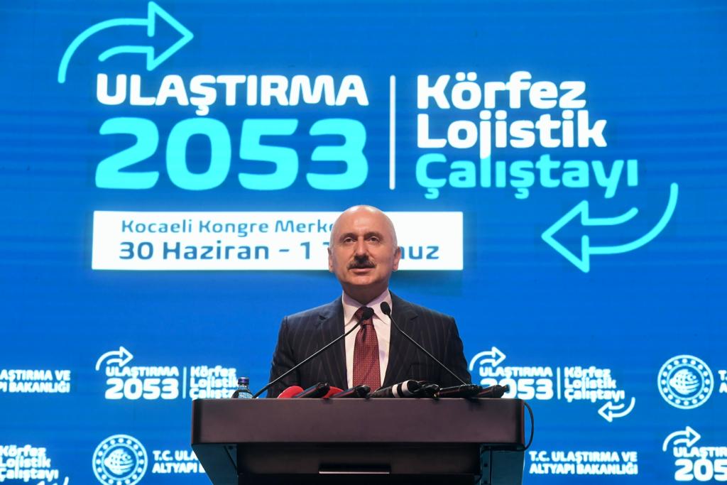 Kocaeli’de düzenlenen Ulaştırma 2053 Körfez Lojistik Çalıştayı’na katıldı.