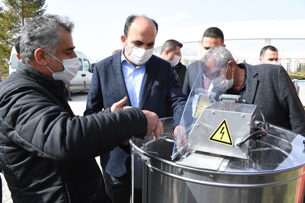 Konya Büyükşehir´den bal üreticilerine 2 milyon liralık ekipman desteği
