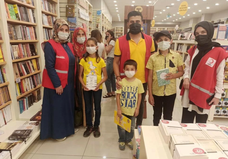 Küçük Hacer'e AVM Sürprizi