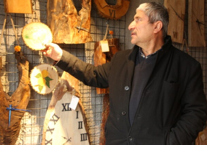 Kurumuş ağaçlar elinde can buluyor