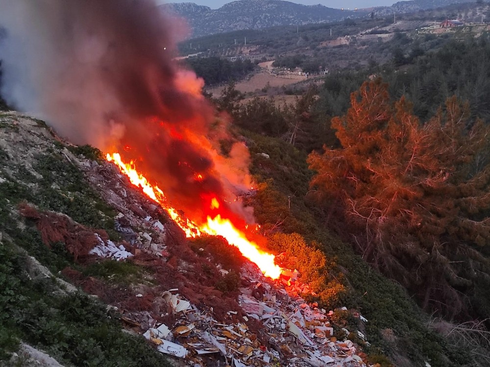 Kuşadası´nda hafriyat döküm alanında yangın çıktı
