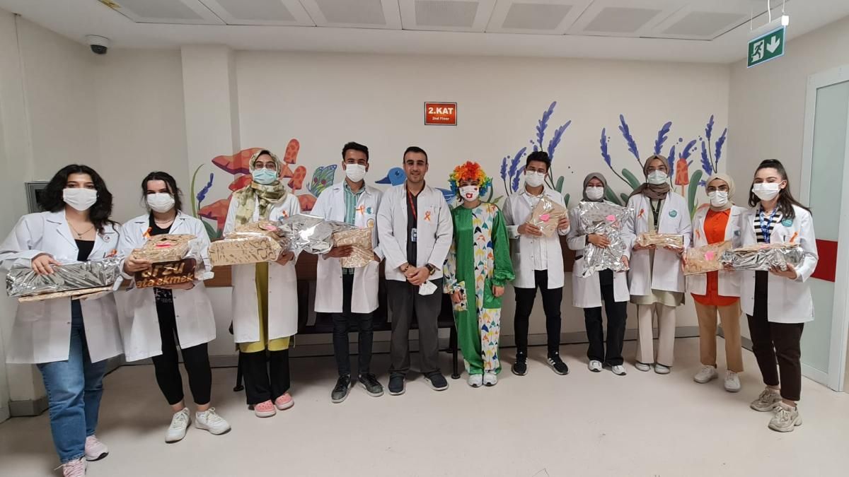 Lösemili çocuklara moral oldular