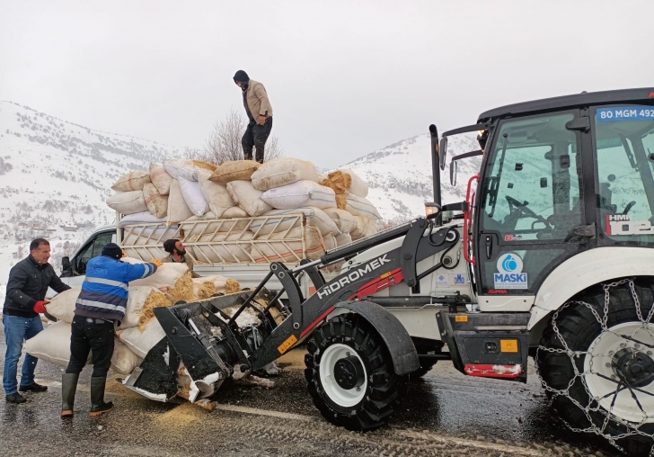 MAHSUR KALAN ÇİFTÇİNİN YARDIMINA MASKİ YETİŞTİ