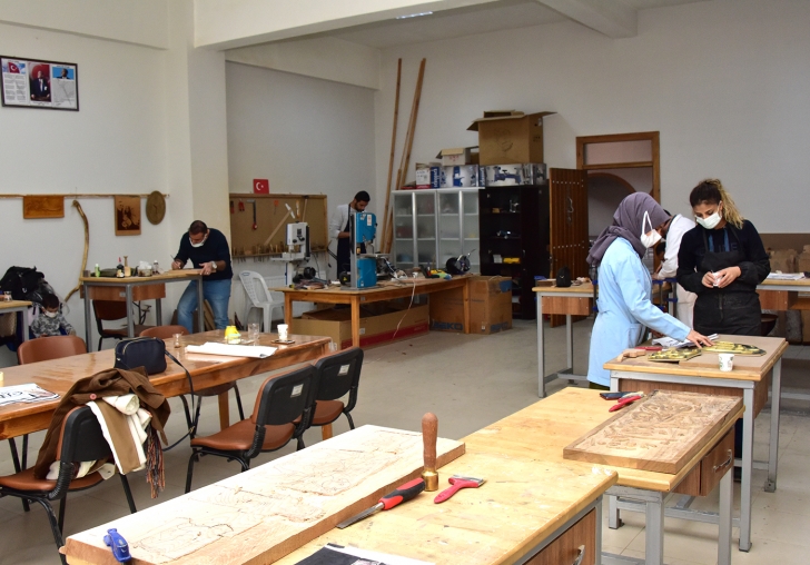 MALATYA BÜYÜKŞEHİR BELEDİYESİ, KERNEK KÜLLİYESİNDE KURS VE ATÖLYE ÇALIŞMALARINI SÜRDÜRÜYOR