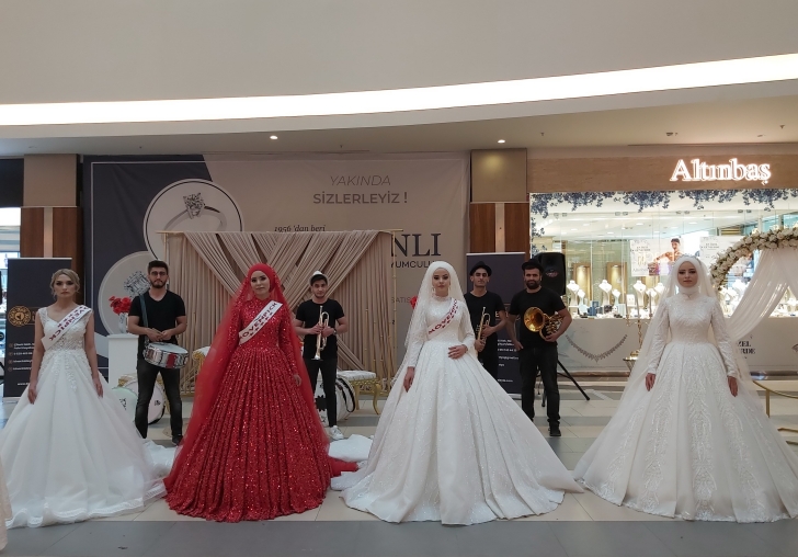 Malatya'da 1. Geleneksel Düğün Karnavalı Düzenlendi.