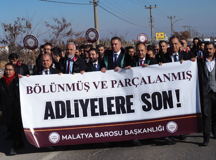 Malatya’da avukatlar ‘adalet’ için yürüdü