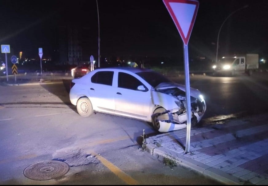 Malatya’da İki Araç Çarpıştı: 5 Yaralı