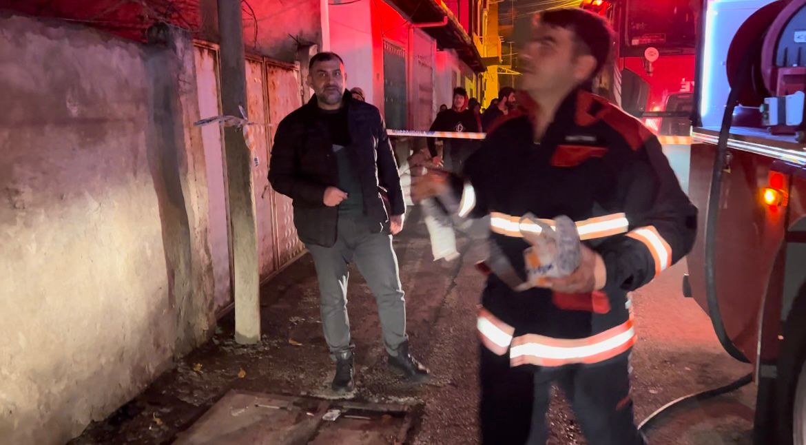 .   Malatya’da iki katlı bir evde çıkan yangın maddi hasara neden oldu.