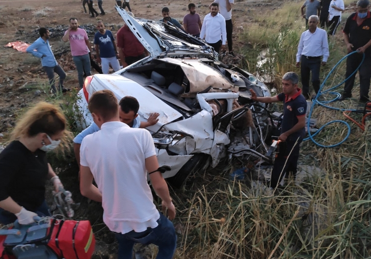 Malatya'da iki otomobil kafa kafaya çarpıştı: 1 ölü, 2 yaralı
