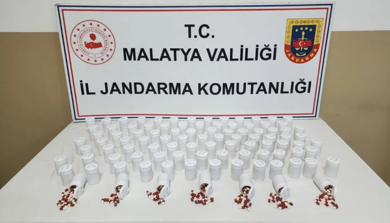 Malatya’da Jandarmadan Dev Uyuşturucu Operasyonu: 5 Bin 561 Hap Ele Geçirildi