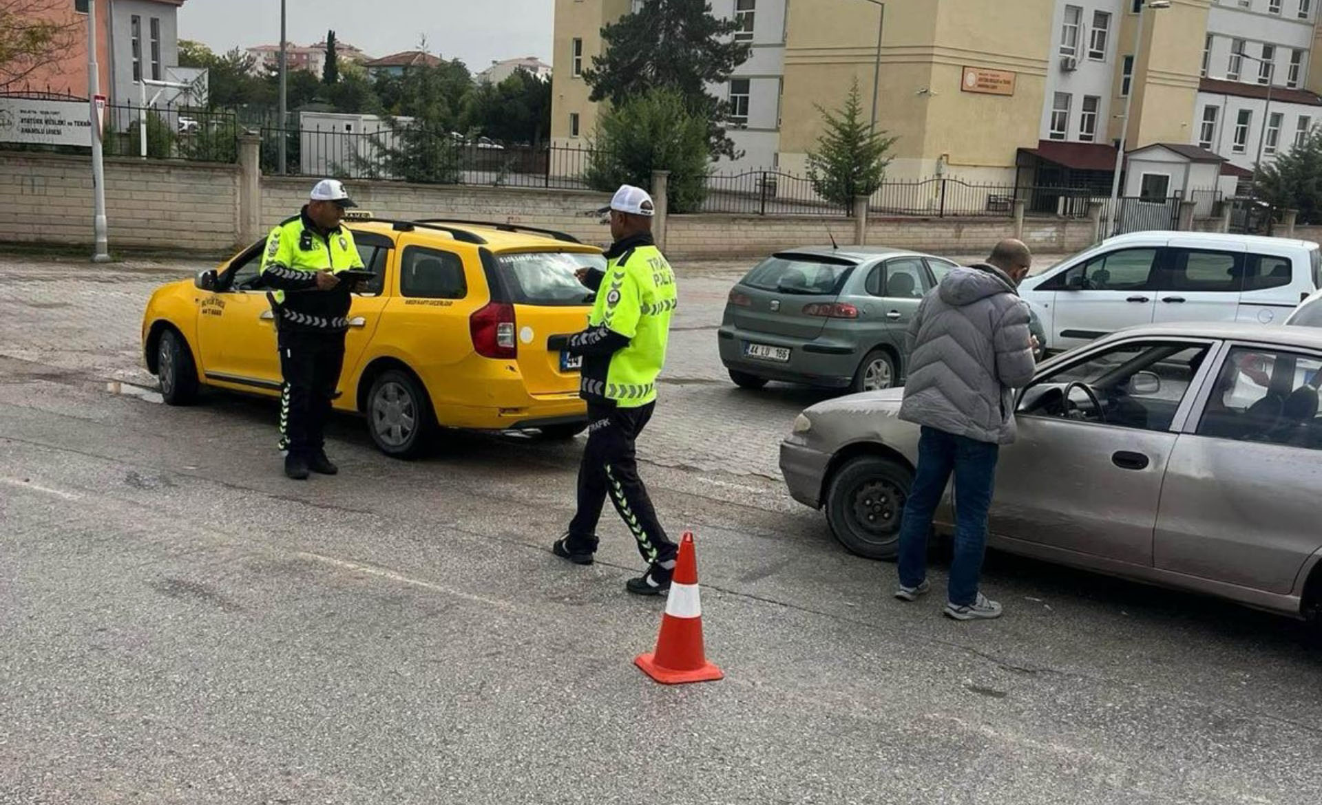 Malatya’da Okul ve Yurt Çevrelerinde Güvenlik Denetimleri Sıklaştırıldı.