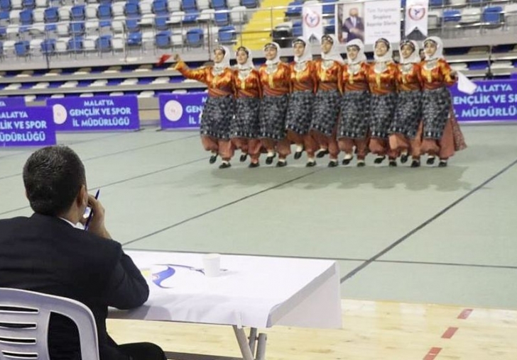 Malatya'da Okullar Arası Halk Oyunları Yarışması Yapıldı