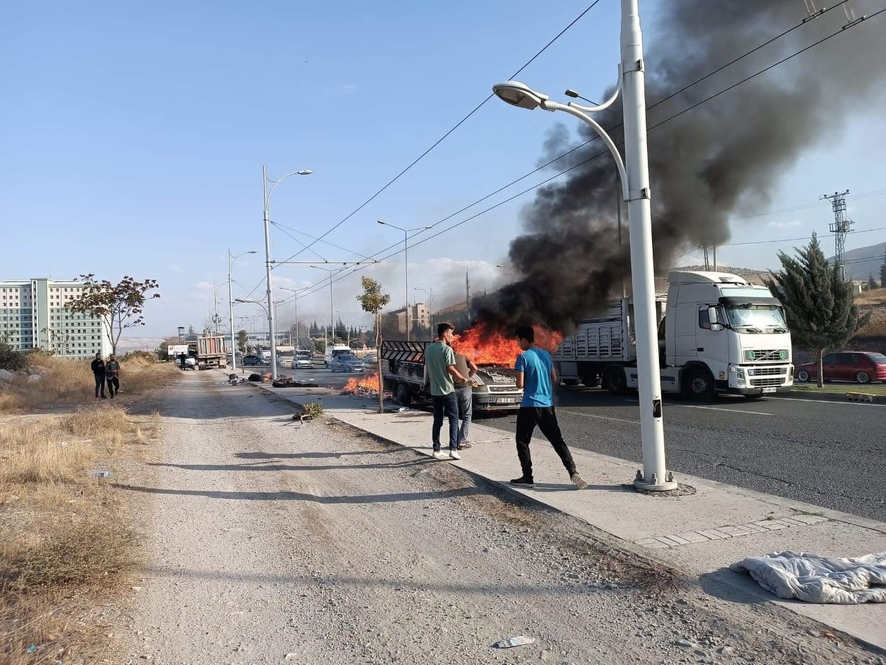 Malatya’da Panik Dolu Dakikalar: Kamyonet Alev Alev Yandı