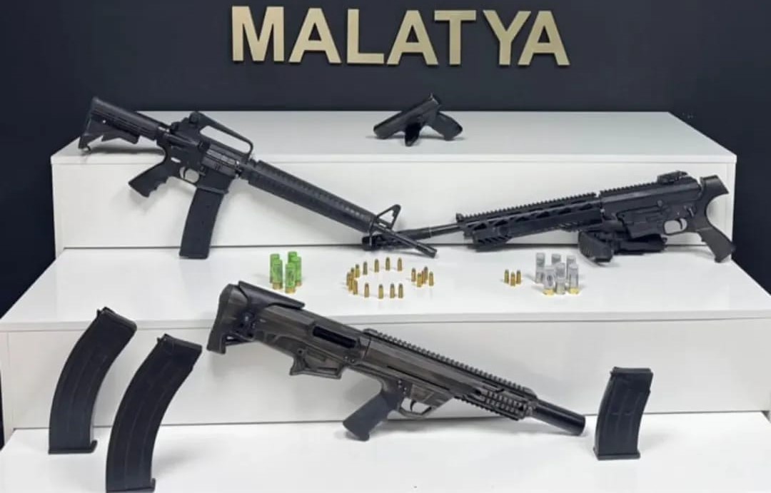 Malatya’da Silahlı Saldırı Şüphelileri Yakalandı: Çok Sayıda Silah Ele Geçirildi