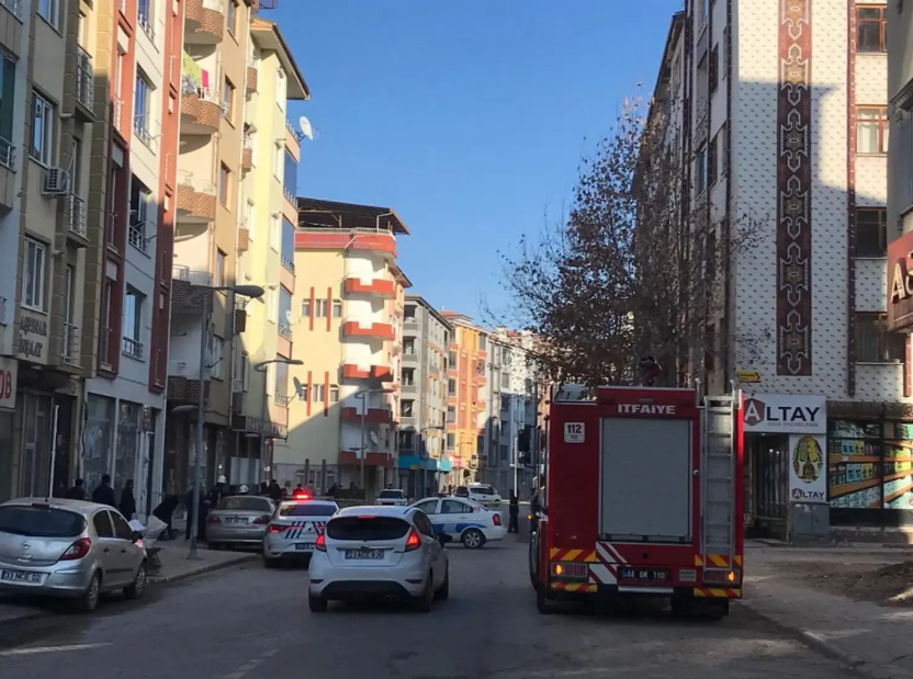 Malatya’da son dakika Binadan ses geldi cadde kapatıldı