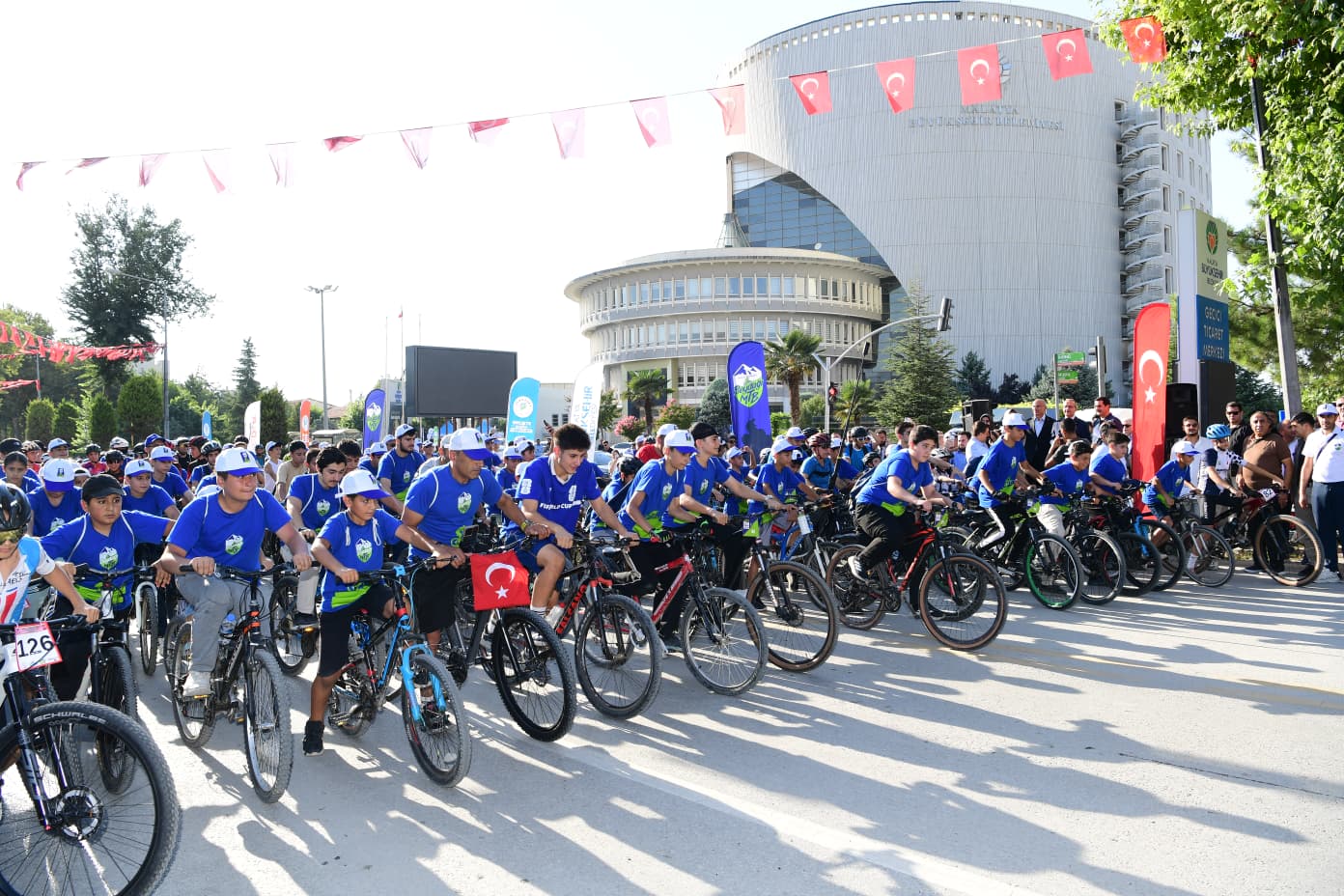 Malatya'da Uluslararası Beydağı Dağ Bisikleti Yarışı Kortejle Başladı