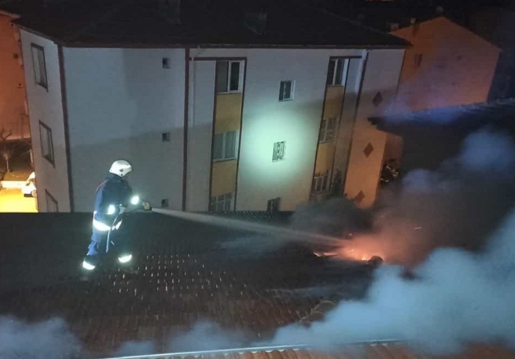 Malatya'daki Ev ve Çatı Yangını Korkuttu