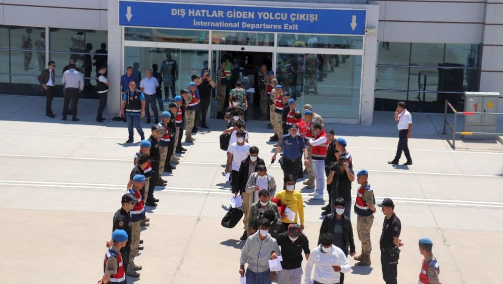Malatya'dan 3 Günde 1135 Afganistanlı Sınır Dışı Edildi