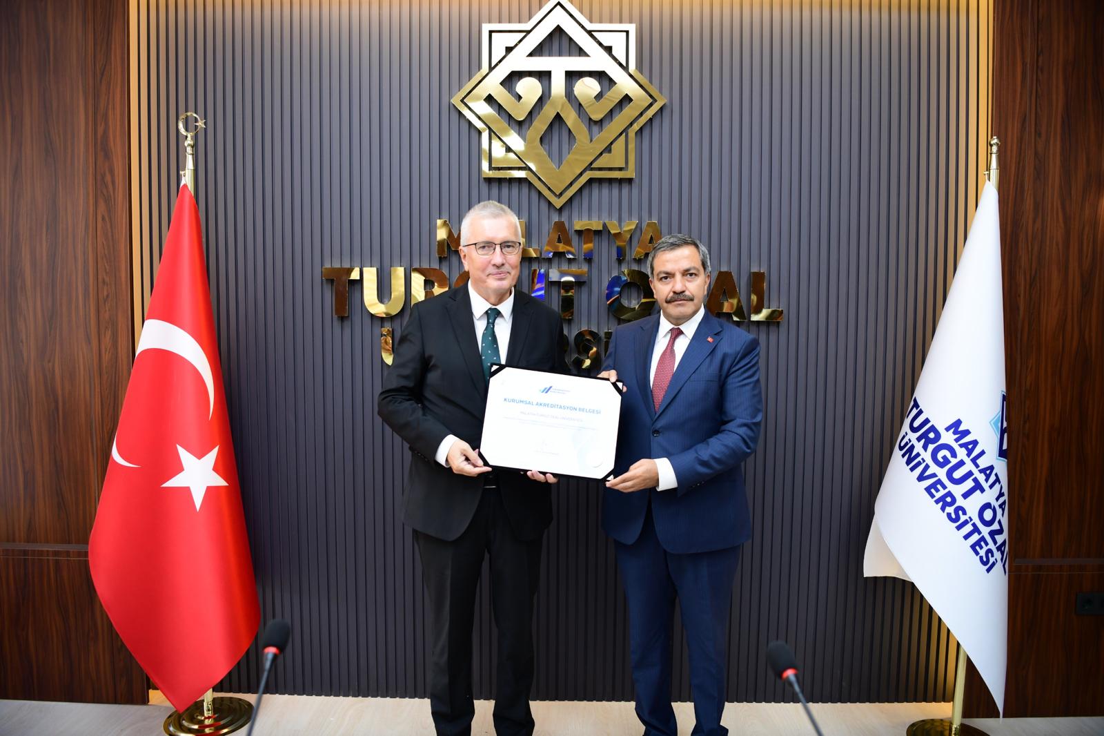 Malatya Turgut Özal Üniversitesi Kurumsal Akreditasyon Belgesini Aldı