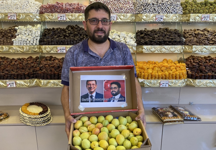 Malatyalı esnaftan İmamoğlu'na Kayısı Hediyesi
