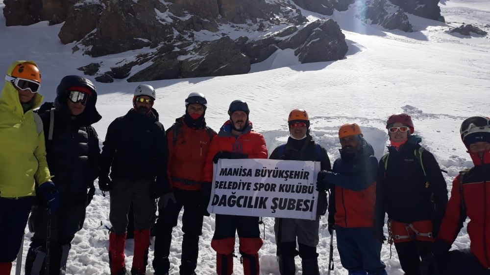Manisalı dağcılar Erciyes´in zirvesinde eğitime katıldı
