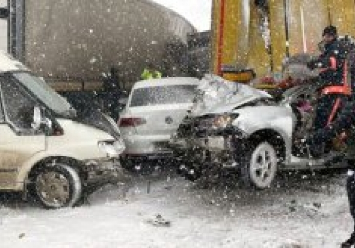 Mardin'de trafik kazası: 2 kişi öldü, 10 kişi yaralandı