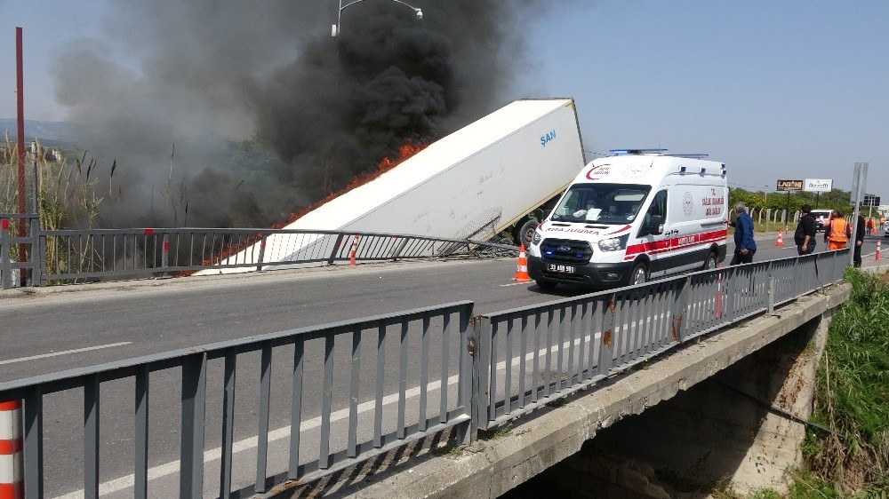 Mersin´de kaza yapan tır alev aldı

