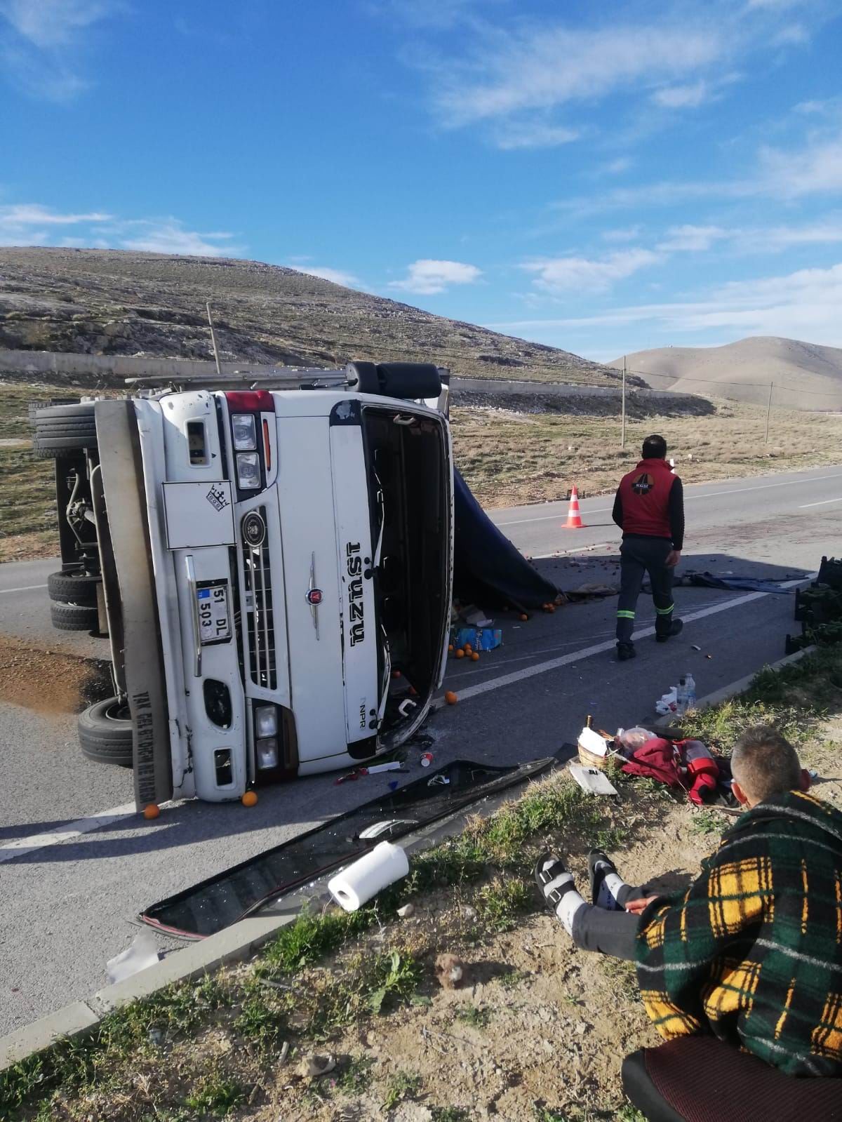 Meyve yüklü kamyonet takla attı: 1 yaralı
