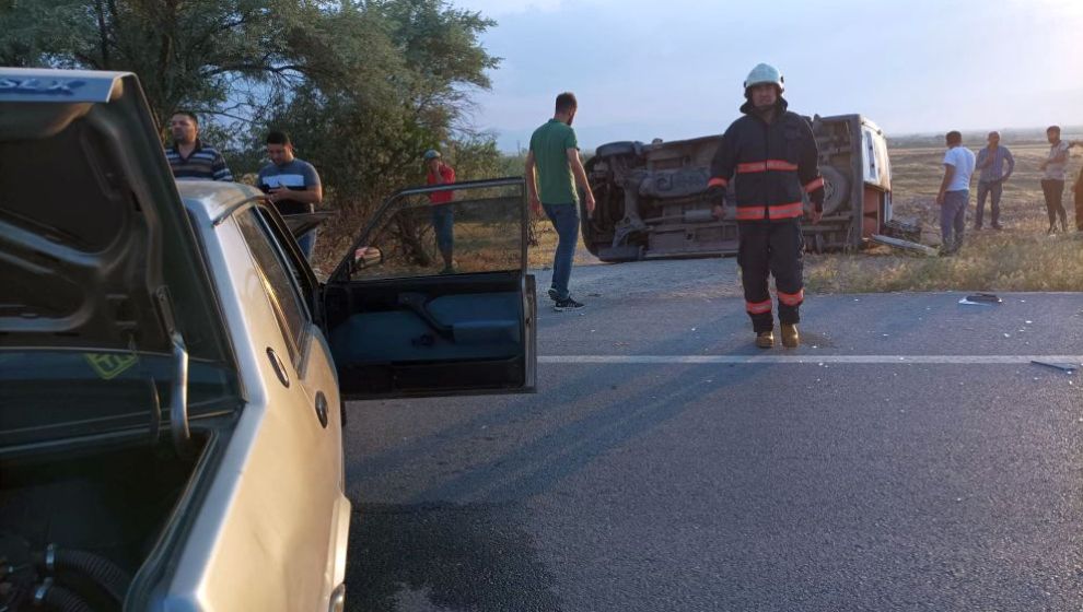 Mezarlık Yakınındaki Kazada 5 Kişi Yaralandı