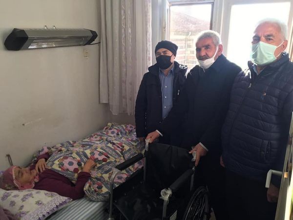 Milletvekili Ceylan tekerlekli sandalye hediye etti
