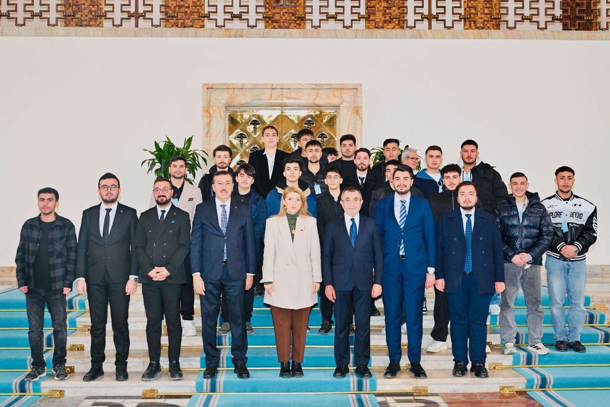 Milletvekili Ölmeztoprak, Malatyalı Gençlerle Meclis’ten Seslendi: “Türkiye Yüzyılı Gençliğin Omzunda Yükselecek”