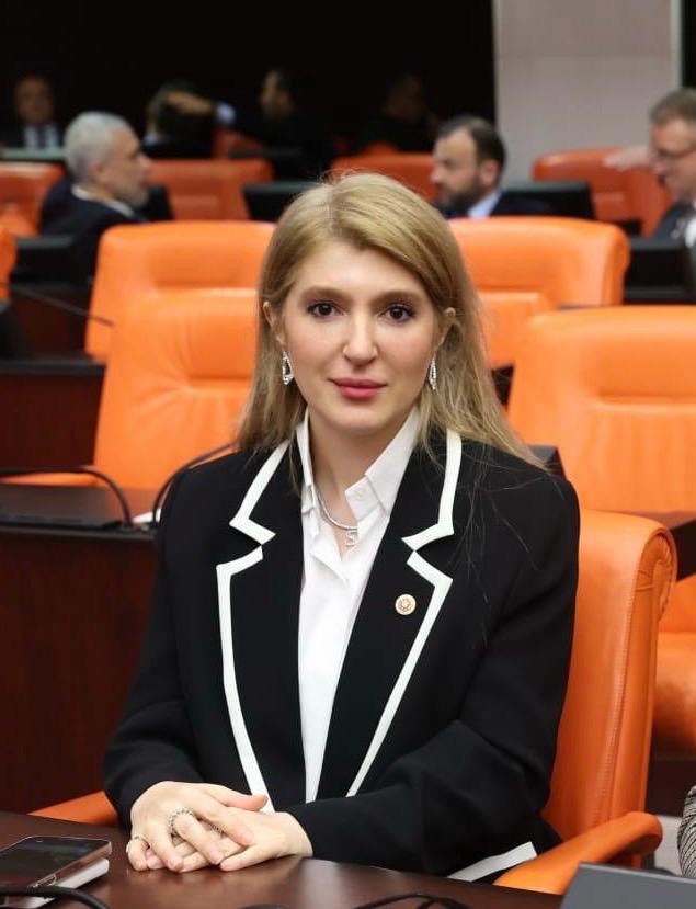 Milletvekili Ölmeztoprak’tan Kadir Gecesi Mesajı: "Karanlıktan Aydınlığa Bir Yöneliş"