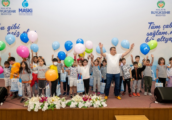 MİNİK ÖĞRENCİLER, MASKİDE HEM  EĞLENDİ HEM ÖĞRENDİ