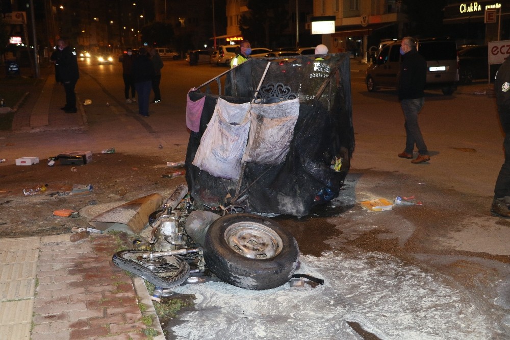 Motosikletine çarptıkları çöp toplayıcı genci döverek hastanelik ettiler
