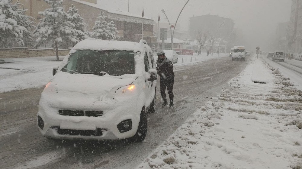 Muş´ta 134 köy yolu ulaşıma kapandı
