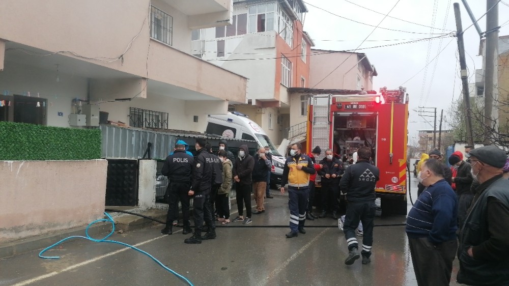 Mutfaktaki ocak yangına sebep oldu

