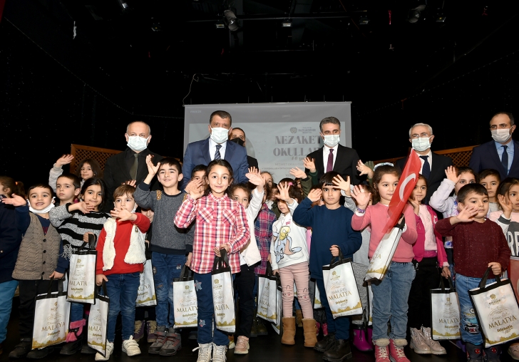 NEZAKET OKULLARINDAKİ ÖĞRENCİLERE İLK KARNEM  KUMPANYASI ETKİNLİĞİ YAPILDI