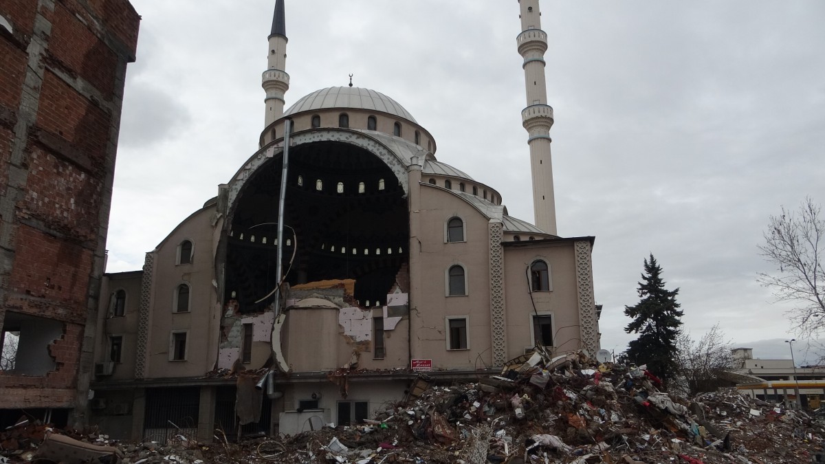 Niyazi Mısri Camii Kontrollü Şekilde Yıkılacak