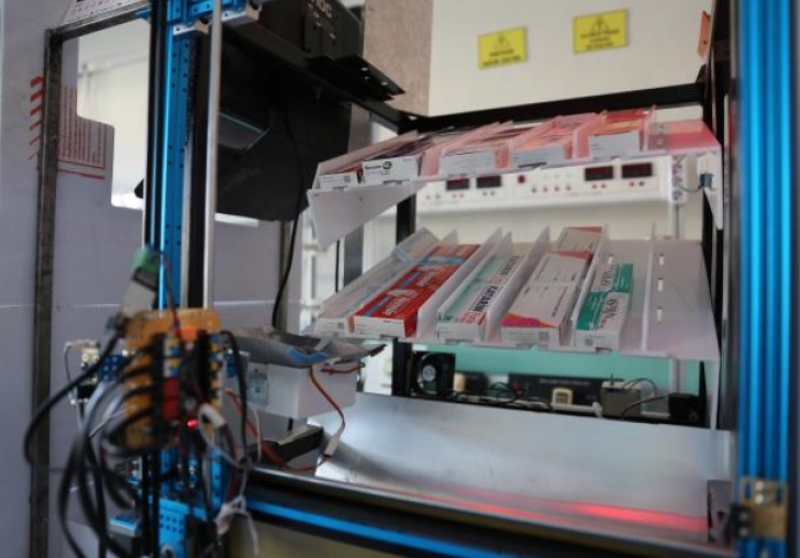 Öğrencilerden nöbetçi eczane arama derdine 