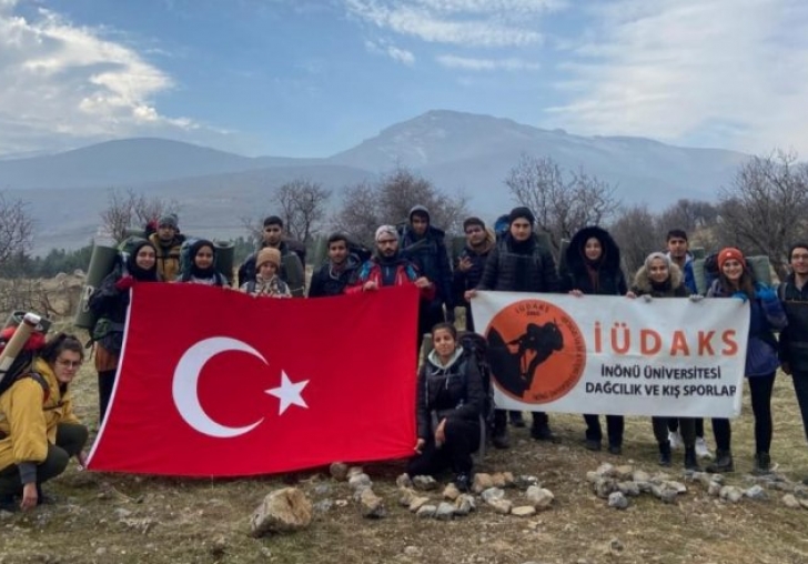 Öğrencilerden uygulamalı kamp eğitimi 
