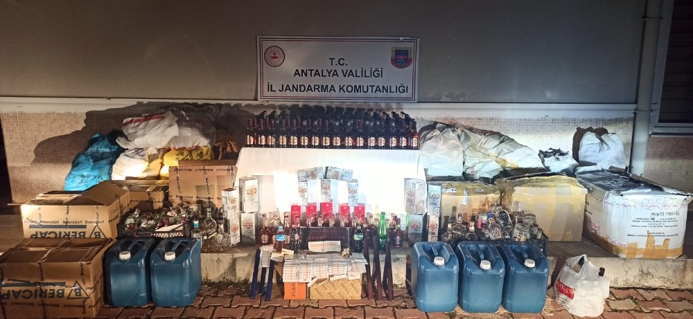 Oto yıkamacıya kaçak alkol baskını: 2 gözaltı
